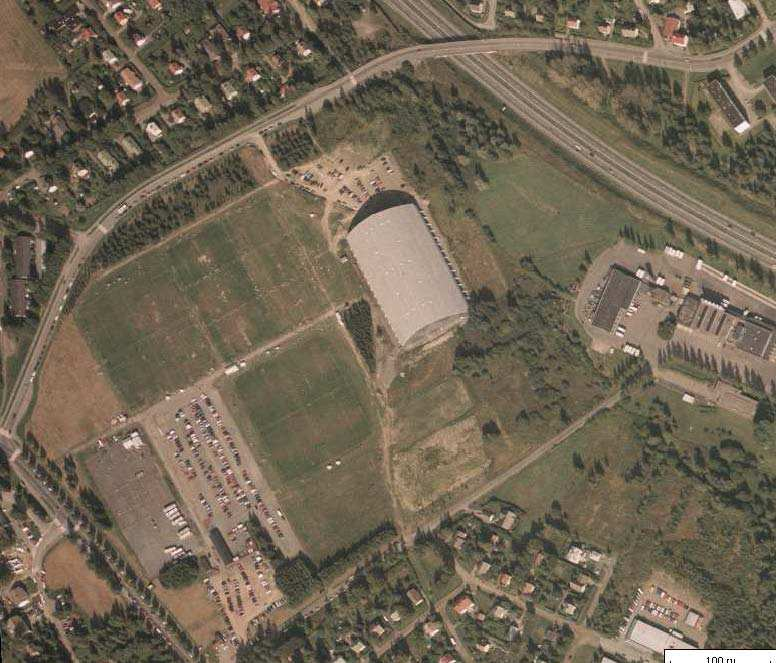 Pullerin alue toimii Hämeenlinnassa juniorijalkapalloilun pääpaikkana. Alueen itäreunalla sijaitsee omalla tontillaan vuonna 1998 valmistunut Pullerihalli, joka on kerrosalaltaan n. 9600 m²:iä.