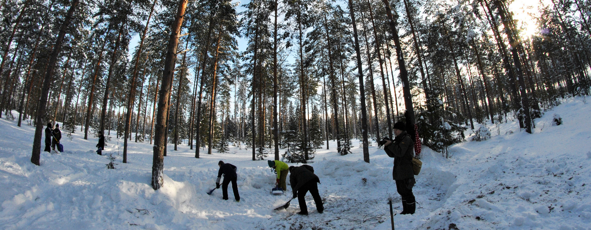 PAKKAUSLISTA Leirille mukaan lähtevät varusteet pakataan rinkkaan tai reppuun.