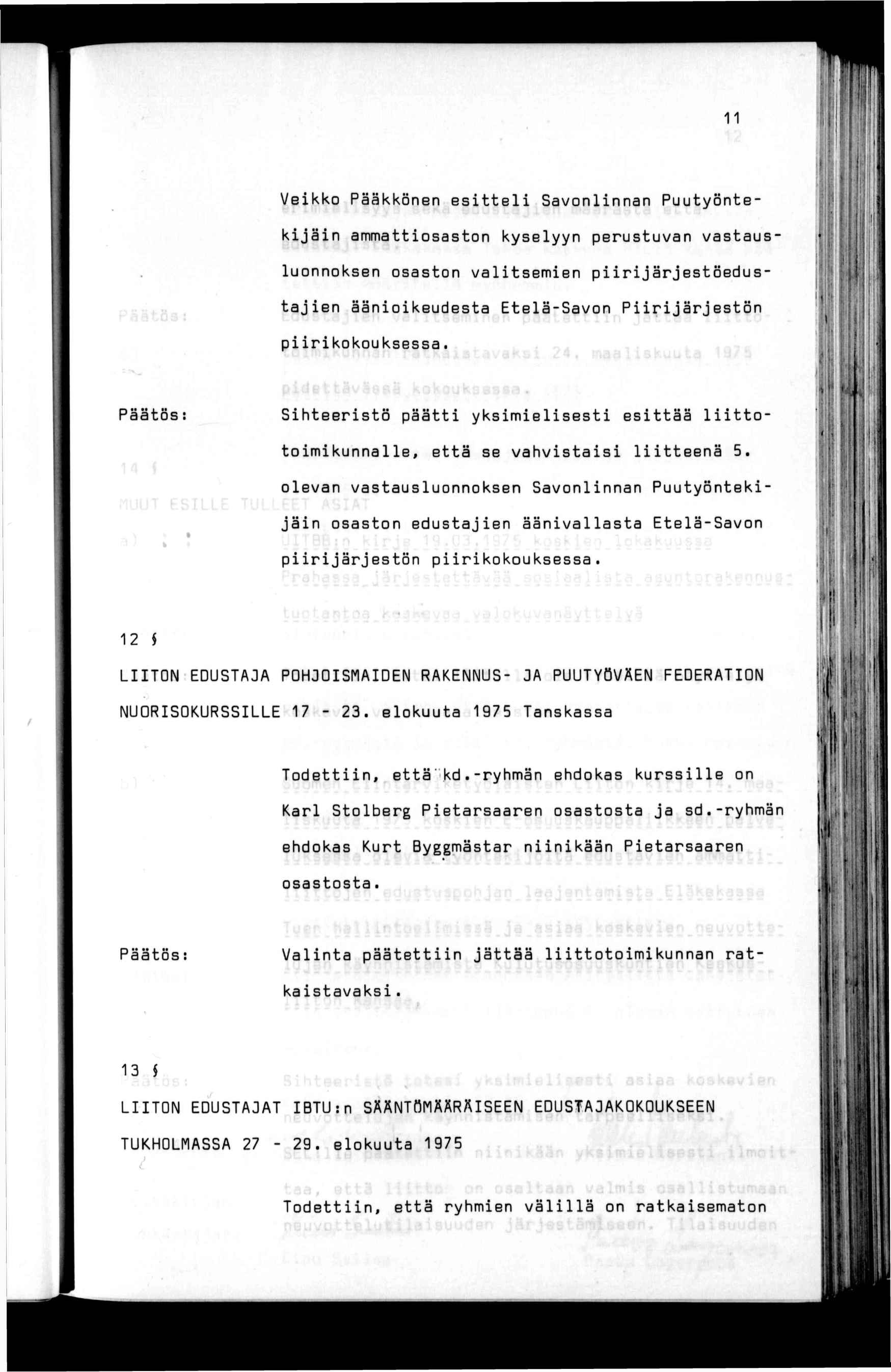 Vekko Pääkkönen esttel Savonlnnan Puutyöntekjän ammattosaston kyselyyn perustuvan vastausluonnoksen osaston valtsemen prjärjestöedustajen äänokeudesta Etelä-Savon Prjärjestön pr kokouksessa.