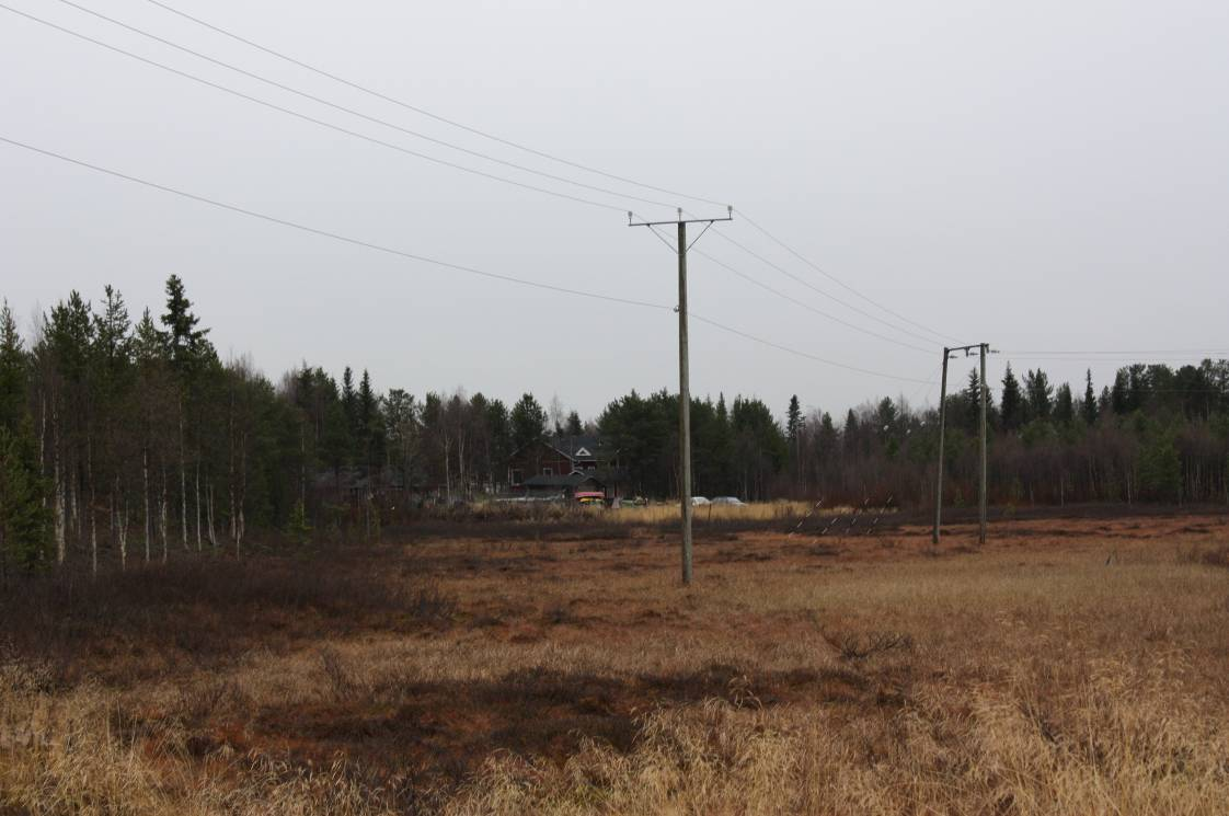 Seitap Oy Kolari kunta 6 Luonnonympäristö Luototyyppien kuvaukset: Pääosa kaava-alueesta on paksuturpeita rämettä. Puustoa rämealueella ei ole (kuva 3).