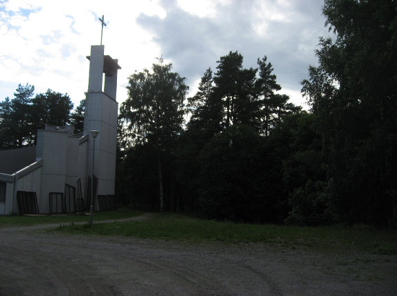 4.3 Yhteys kirkolta Rantaväylälle ja ylitse Pölkkylänniemeen Toinen kehitettävä, tällä erää metsittynyt kulkuyhteys, tulisi kunnostaa Pispalan kirkon ja Pölkkylänniemen välille.