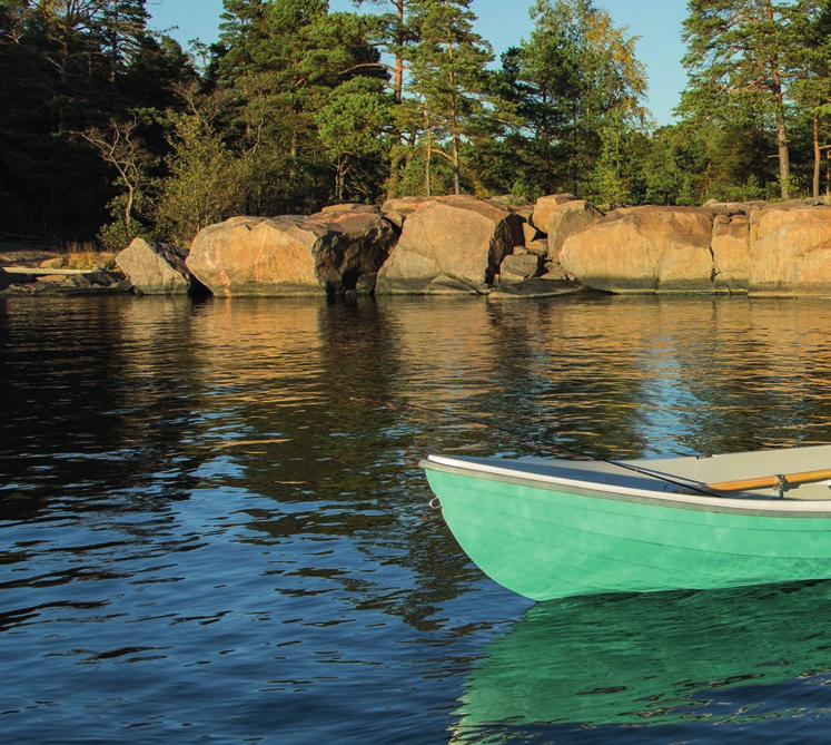 8 BF2.3 Tämän helpommaksi ei veneily voi tulla. Honda BF2.3 on erittäin kevyt ja helposti siirrettävissä. Niinpä se sopii erityisen hyvin soutuveneisiin ja jolliin. Tehokkaan yksinkertaista. BF2.3:n teho-painosuhde on markkinoiden paras.