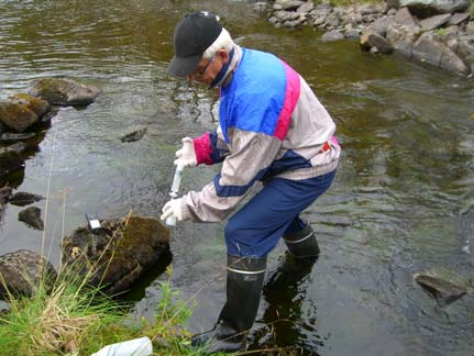 Geologian tutkimuskeskus 15 metric determinations. These samples were filtered (0.45 μm) and acified (HNO 3 ) later in the laboratory of STUK.