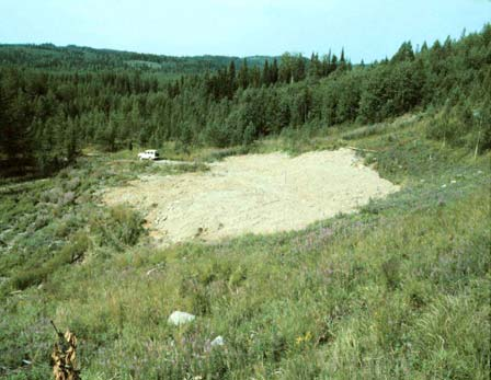 left, photograph of the final stage of the exposure work in the pit.