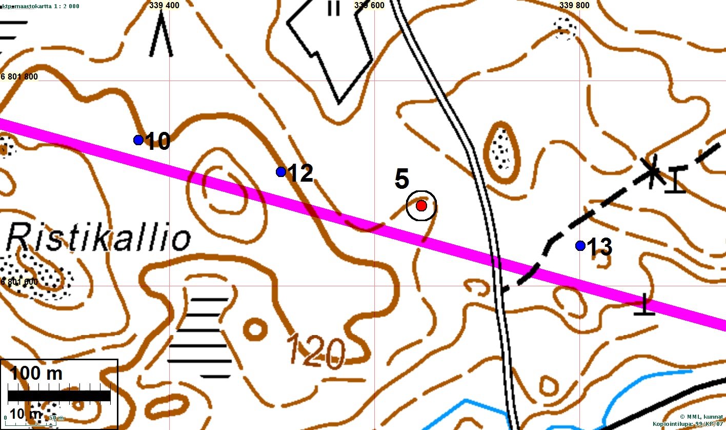 11 Paikka sijaitsee Valkeakosken kirkosta 5,4 km pohjoiseen. Kohde sijaitsee tasamaalla hakkuuaukean ja nuoren kuusikon rajalla.