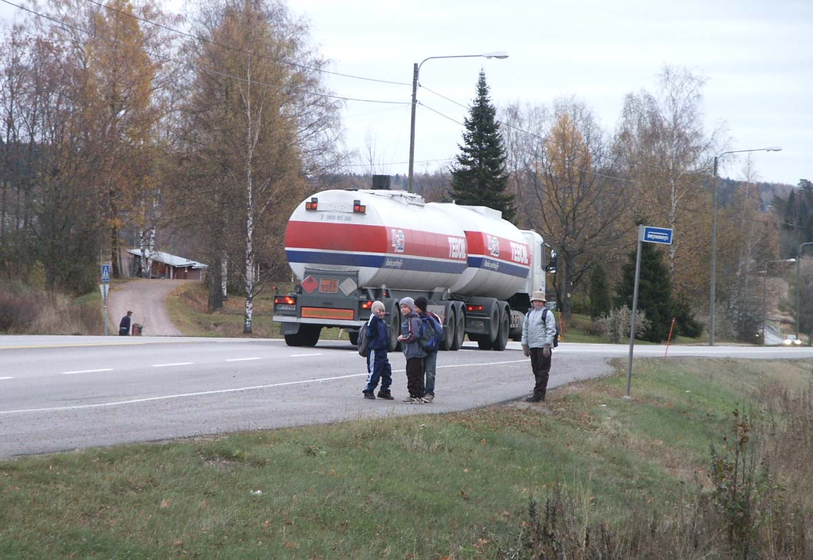 Uudenmaan tiepiirin koulujen liikenneturvallisuusselvitys 9 JOHDANTO teen vaarallisuuden ja saattavat kokea sen jopa mielenkiintoisena ympäristön elementtinä (Kuva 2).