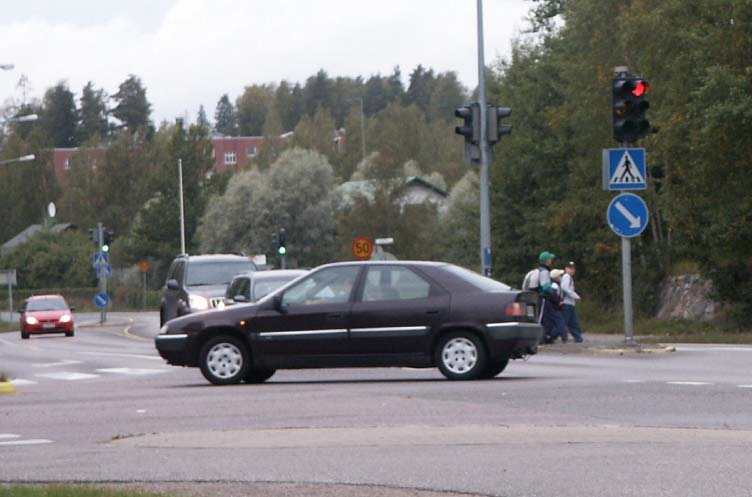 Uudenmaan tiepiirin koulujen liikenneturvallisuusselvitys 23 LIIKENNETURVALLISUUSANALYYSI jäädä maastossa havaitsematta.