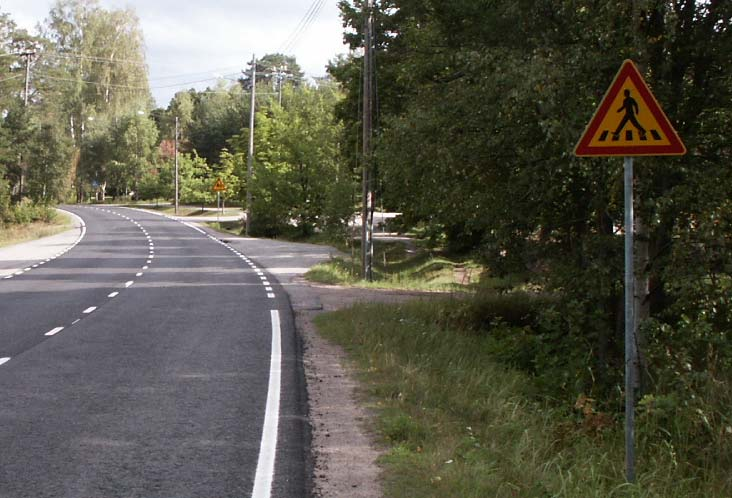32 Uudenmaan tiepiirin koulujen liikenneturvallisuusselvitys TOIMENPITEET nostukseen tai liikennemerkin havaittavuuden parantamiseen.