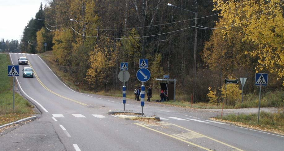 Linja-autopysäkkien turvallisuuteen vaikuttavat niiden laatu (odotustila, pysäkkisyvennys), sijainti, näkemät pysäkiltä molempiin suuntiin sekä kulkuyhteys tien eri puolella oleville pysäkeille