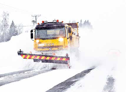 Vakionopeussäädin, Aluvanteet kesä-ja talvirenkaissa. ml:342tkm, Keskuslukko kaukosäädöllä, Ohjaustehostin, Turbo, Huoltokirja, Suomi-auto, Vetokoukku.