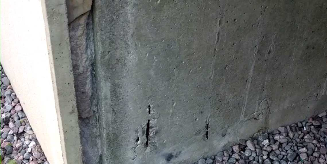 Suojabetonikerros ei ole tarpeeksi paksu, jolloin betonin karbonatisoituminen on aiheuttanut teräksen korroosion, joka on laajentuessaan rikkonut
