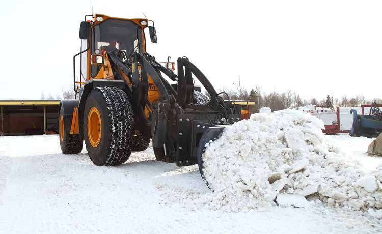 En olisi ikinä uskonut, että jään poistaminen pyöräkuormaajalla voisi olla näin helppoa. Katso video osoitteessa engcon.