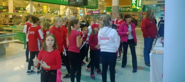 Kajaani Dancen Flash Mob ryhmä esitti ENERGYDANCE esitykset voit katsoa