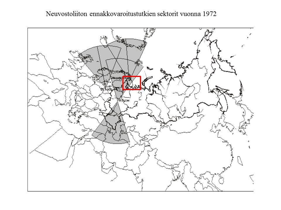 8 LIITE 7 NEUVOSTOLIITON ENNAKKOVAROITUSJÄRJESTELMÄ Kuvassa näkyy Neuvostoliiton ennakkovaroitustutkien mittaussektorit. Kuolan niemimaa on merkitty punaisella neliöllä.
