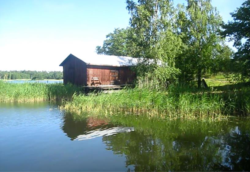 2 Kyllikki Lähteenmäki ja hänen Olavi-miehensä muuttivat 1950-luvun alussa Ruotsiin töihin. Pojat jatkoivat kalastuksen parissa vielä joitakin vuosia.