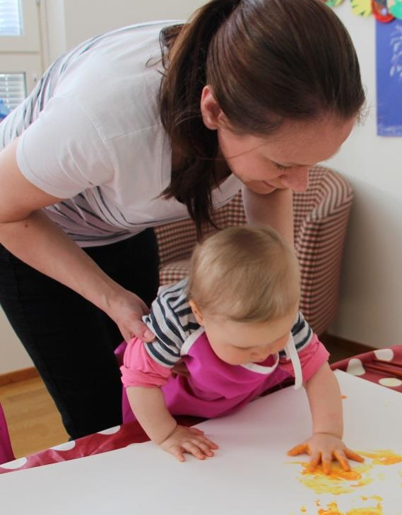 Vauvakerhot Vauvakerho on avoin foorumi, jossa perheet saavat solmia sosiaalisia verkostoja ja jakaa kokemuksiaan samassa elämäntilanteessa olevien kanssa.