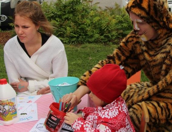 Lapset eivät kuitenkaan sijoittaneet pihalle kovinkaan paljon erilaisia välineitä tai telineitä, vaan liikkumisen haave liittyi enemmänkin omaehtoiseen liikkumiseen.