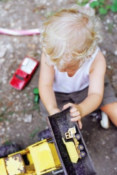 Tuloksia kuulumisen tunteen rakentumisesta (Salonen, Laakso, Sevón, 2016) Tutkimuskysymykset: 1) Miten lapset rakensivat kuulumistaan saapumistilanteissa 2) Miten aikuiset vastasivat lapsen