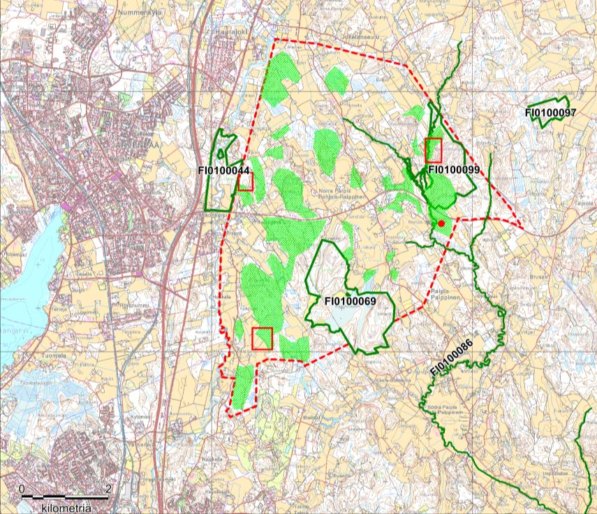 Kuva 7-2. Suunnittelualueelta aiemmin löydetyt liito-oravan esiintymät (punaiset alueet sekä piste) ja keväällä 2016 tarkistetut metsäalueet (vihreä rasteri).