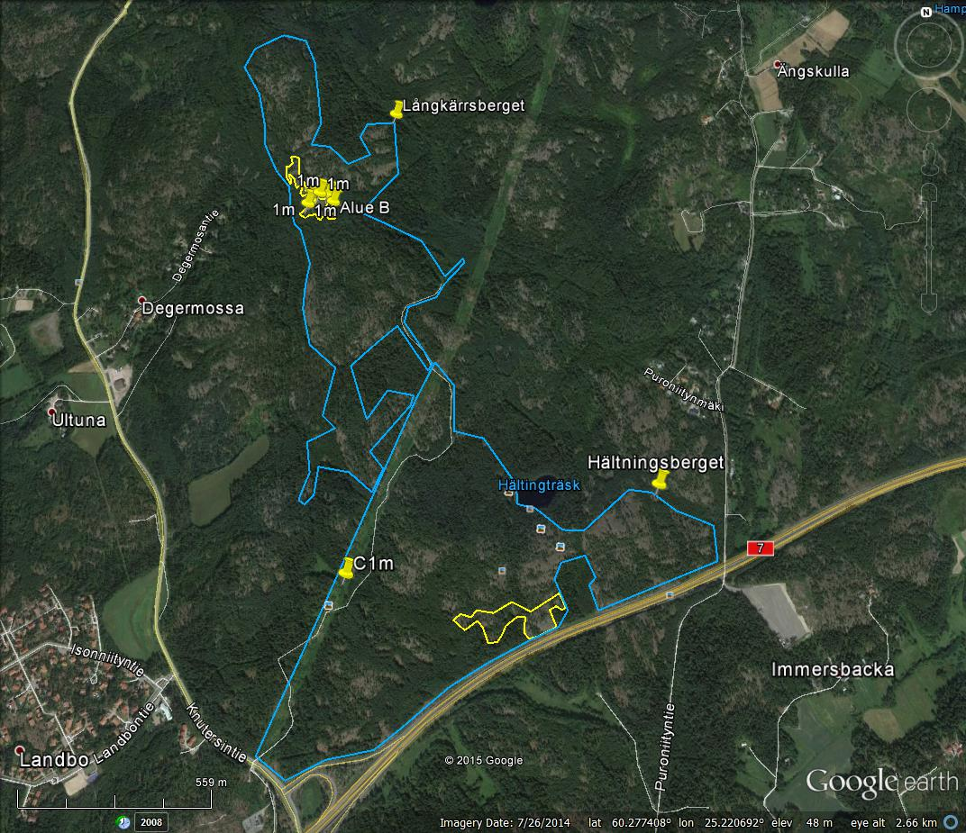 Kartta 3. : Långkärrsbergetin ja Hältningsbergetin tutkimusalueet rajattuna sinisellä. Kirjoverkkoperhosten löytöpaikat B & C.