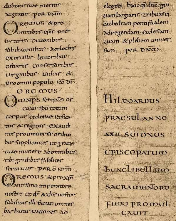 Karolinginen minuskeli olennaisesti puoliunsiaaliin ja muihin Loiren-Reinin välisen alueen kirjoitustyyleihin