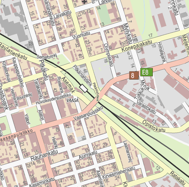 Rautatie- ja linja-autoasemille on linnuntietä matkaa vain noin 200 m, kävelymatka on noin 400 m.