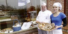 Familienanschluss: Die Finnin Kaisa Into arbeitete zwei Monate in der Bäckerei von Wilfried Hondt.