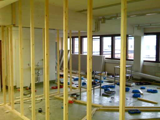 3 Studio on rakennettu vuoden 2009 aikana teollisuusrakennuksen tyhjään kerrokseen, joka on pinta-alaltaan noin 160 m2 (kuvio 3).