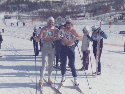 Lahden Teamin jäsenet tekivät Pääsiäisen seutuun 1986 hiihtomatkan Murmanskin Pohjola-hiihtoon.