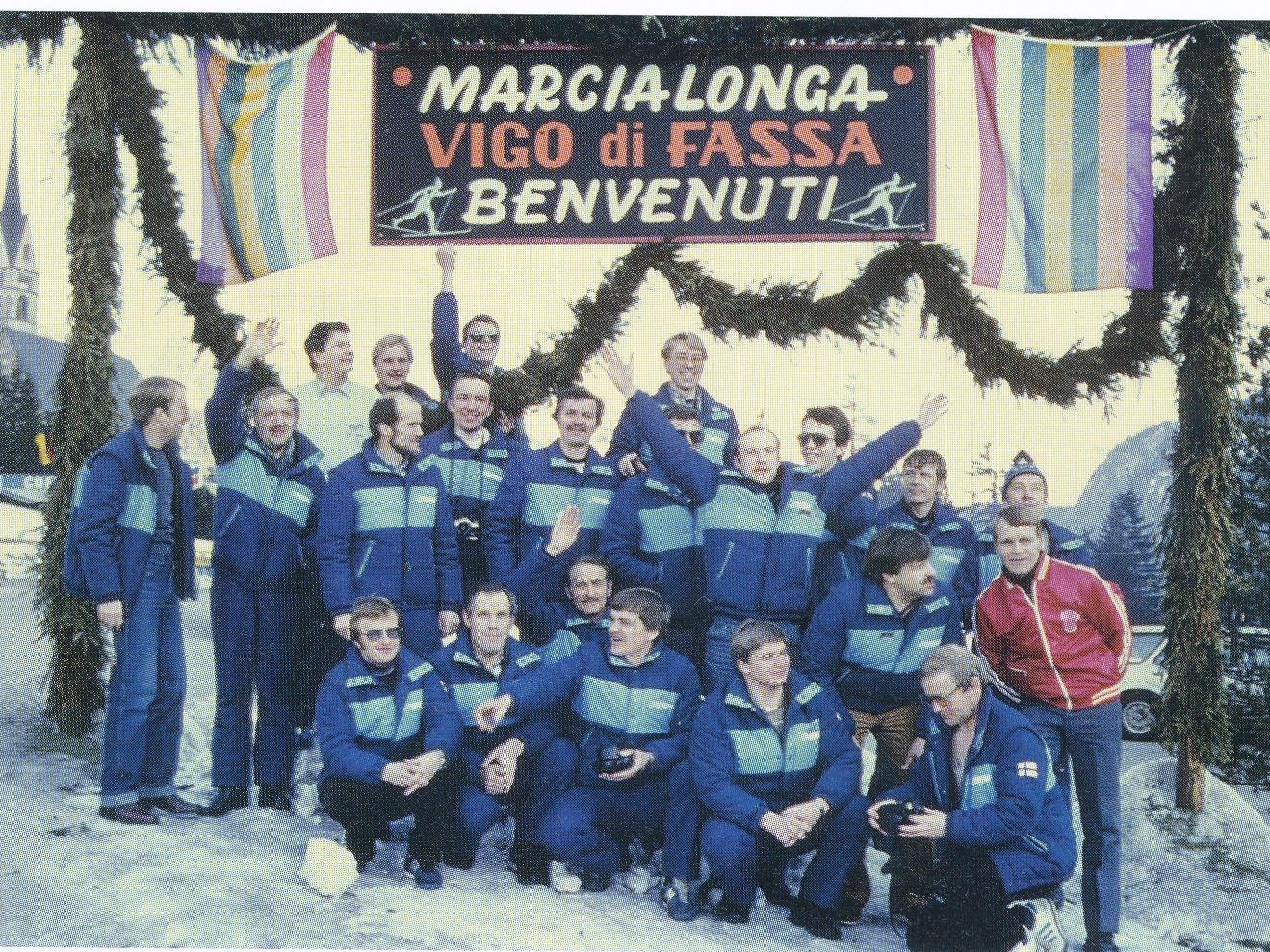 Häijään Urheiluliikkeen ja Arvo Mäkelän ympärille muodostui Karhu- Kopla niminen WL-hiihtoryhmä. Kuvassa ryhmä Marcialongassa 1982.