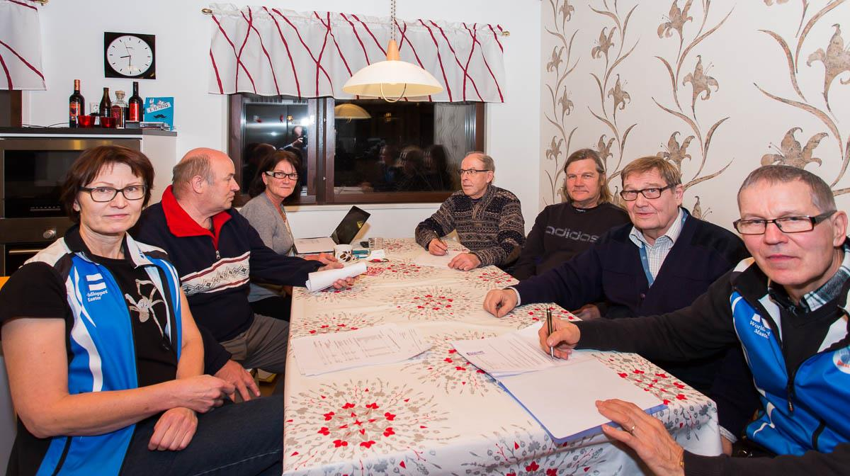 Masterien vuoden 2015 hallitus viimeisessä kokouksessaan 5.1.2016 Eija Silvanin kotona Lahdessa.