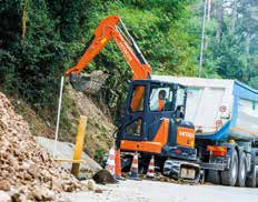 Hitachi Construction Machinery Kehitämme maanrakennuskoneita, jotka edistävät vauraiden ja asukkailleen miellyttävien yhteisöjen syntymistä Yuichi Tsujimoto, HCM:n pääjohtaja RAKENNAMME PAREMPAA