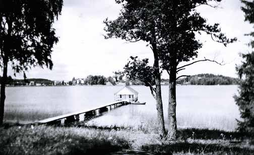 Gustavelundin ranta 1940-luvulla. Kuva Tuusulan museo 15. Syväranta ja Gustavelund Syväranta rakennettiin alun perin Gustave lundin kartanosta vuonna 1869 lohkotulle tontille.