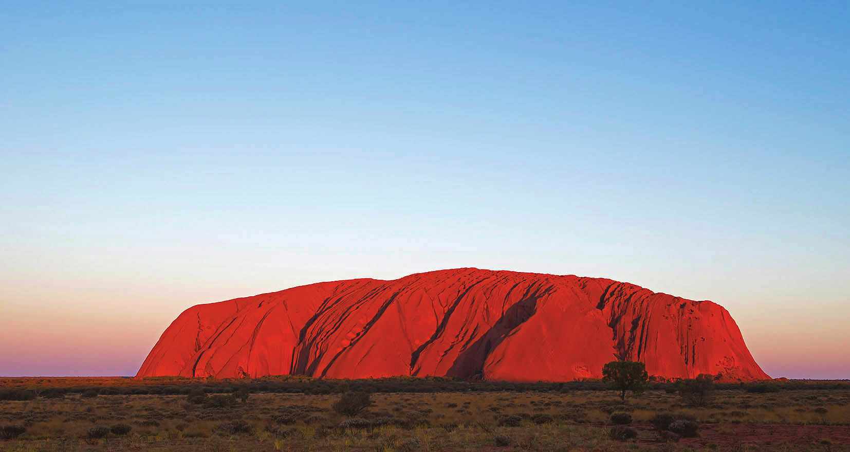 22.9.-15.10.2016 Ti 5.9.2017 Ayers Rock / Kata Tjuta (A) Aamulla olemme jo ennen auringonnousua odottelemassa päivän valkenemista Ulurulla.