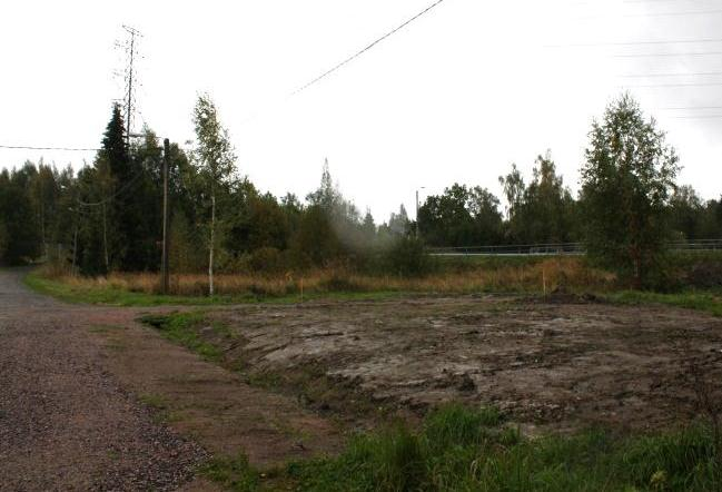 Koeojat 6 ja 7 tehtiin muinaisjäännösalueen itäpuolen peltoalueelle suunnitellulle tieväylälle.