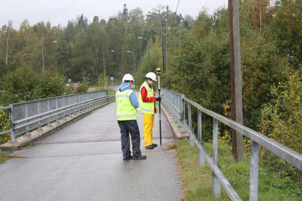 1. Johdanto Kauklahdenväylälle Espooseen on tekeillä tiesuunnitelma, jonka tavoitteena on muuttaa tietä kanavoinnein, kiertoliittymällä ja kevyenliikenteen väylillä.