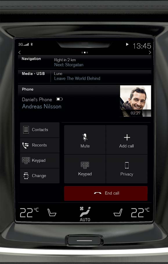 PUHELIMEN KYTKEMINEN AUTOON Kytkekää autoon puhelin, jonka Bluetooth-yhteys on aktivoitu, jotta voitte soittaa, lähettää/vastaanottaa viestejä, suoratoistaa viihdettä ja yhdistää auton internetiin.