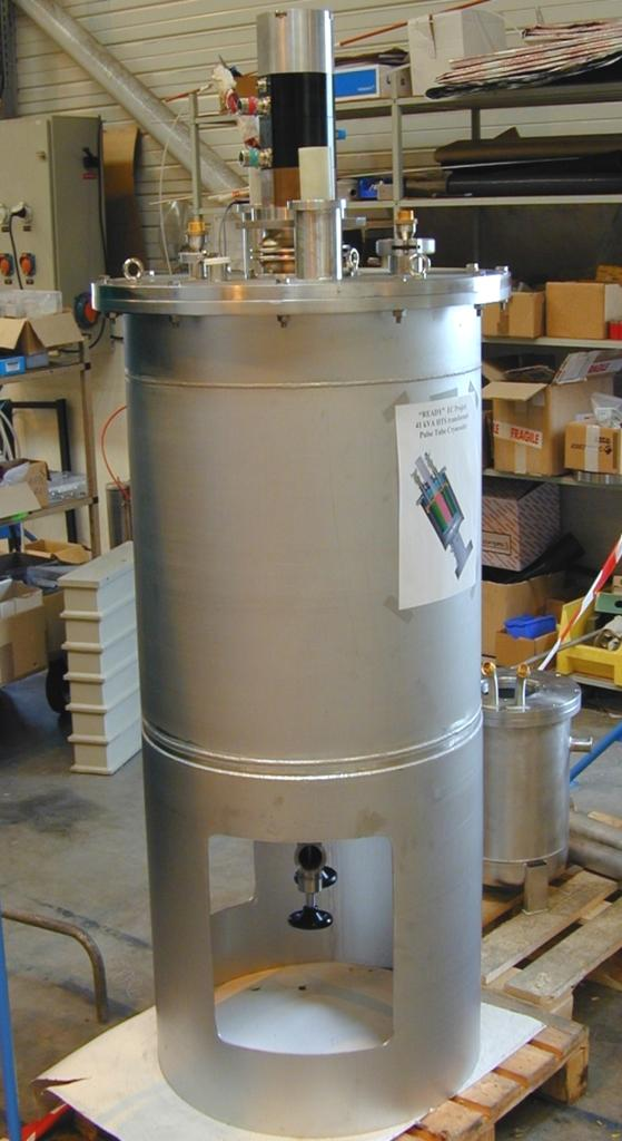 demonstrator (right) Buffer volume Rotary valve Warm end ulse tube cold