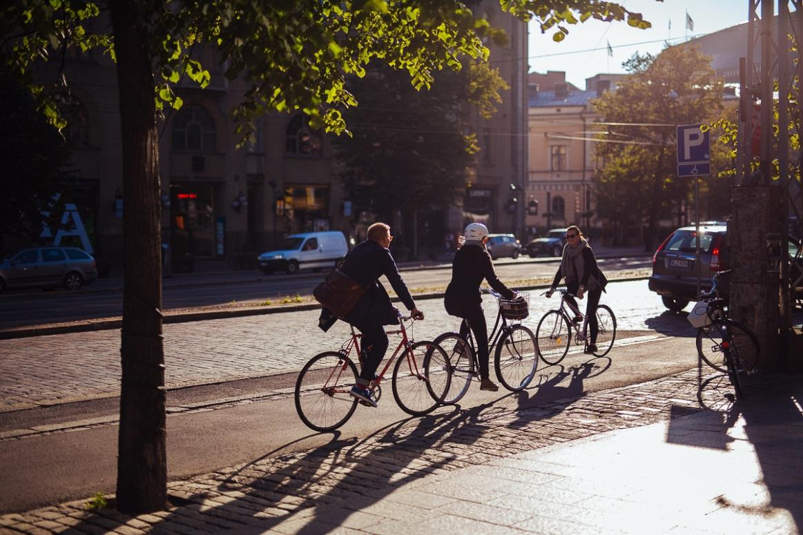 Haaste: Myös uusien helsinkiläisten myötä liikkuminen kehittyy tavoitteen mukaiseen suuntaan Liikennejärjestelmän rooli: