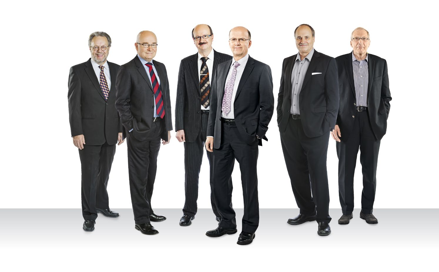 Elektrobit Technologies Oy HALLITUS Wireless-liiketoimintasegmentti Wireless-liiketoimintasegmentissä EB tarjoaa innovatiivisia tuotteita ja tuotealustoihinsa perustuvia asiakaskohtaisia ratkaisuja