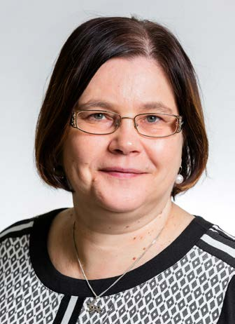 Saamelaiskäräjillä sekä opettajana niin saamenkielisessä kuin suomenkielisessäkin opetuksessa.