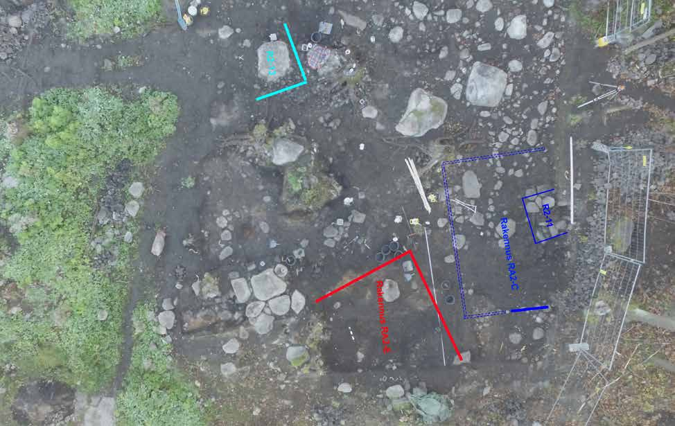 Alueen 2 rakennukset RA2-C ja RA2-E ilmakuvaan merkittyinä 48 Mäkkylän Puustellinmäen