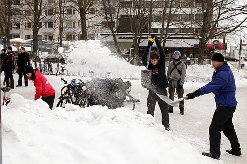 Conditions of cycling and walking in Finnish cities.