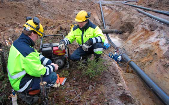 Maanrakennus- ja mittausyksikkö rakensi ja peruskorjasi katu- sekä vesi- ja viemäriverkostoja laitteineen, ulkoilureittejä ja liikuntapaikkoja.