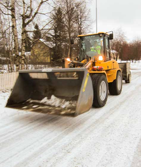 Monipuolista ja laajaa ylläpitopalvelua Ylläpidettävät liikennealueet olivat katuja, teitä, kevyen liikenteen väyliä ja muita yleisiä alueita.