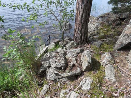 6. SYRJÄNHIEKKA MJ -tunnus 1000004969 Nimi: Syrjänhiekka Kunta Rautalampi Sijainti kaavakartalla 6 Laji: kiinteä muinaisjäännös Vedenalainen: ei Muinaisj.