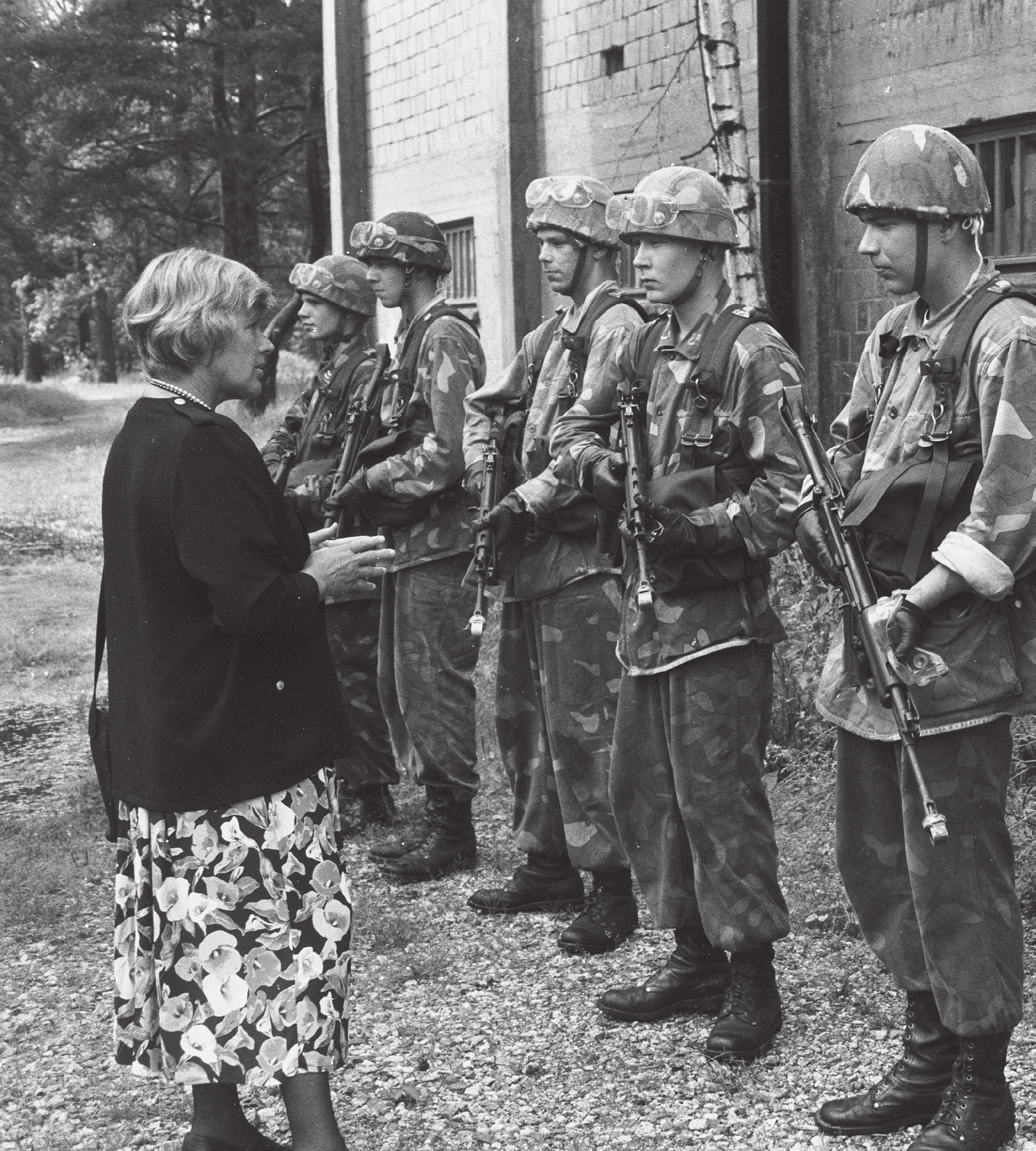 Elisabeth Rehn oli maamme ensimmäinen naispuolinen