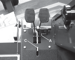 El pedal se controla mediante un muelle y volverá automáticamente a la posición neutra cuando se deje de hacer presión con el pie.