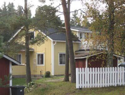 Liite 3 Kaava-alueella on kaksi merkittävää siirtolohkaretta Nuohoojantien ja Treksiläntien kulmassa. Ne ovat yksityisellä tonttimaalla, ja ne tulee säilyttää.