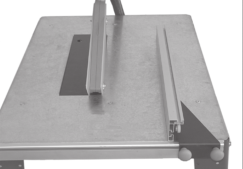 5.7 Adjust Parallelism Loosen the six locking bolts holding tight the attachment brackets to the motor under the saw table, one revolution.